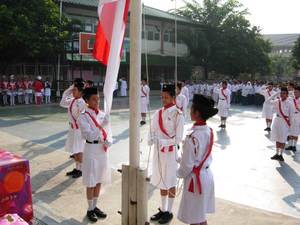 Upacara Bendera di Sekolah